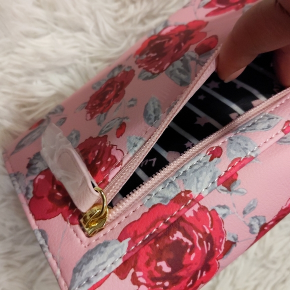 NWT Luv Betsey Pink Floral Crossbody with Matching Ear Bud Case - Picture 10 of 10